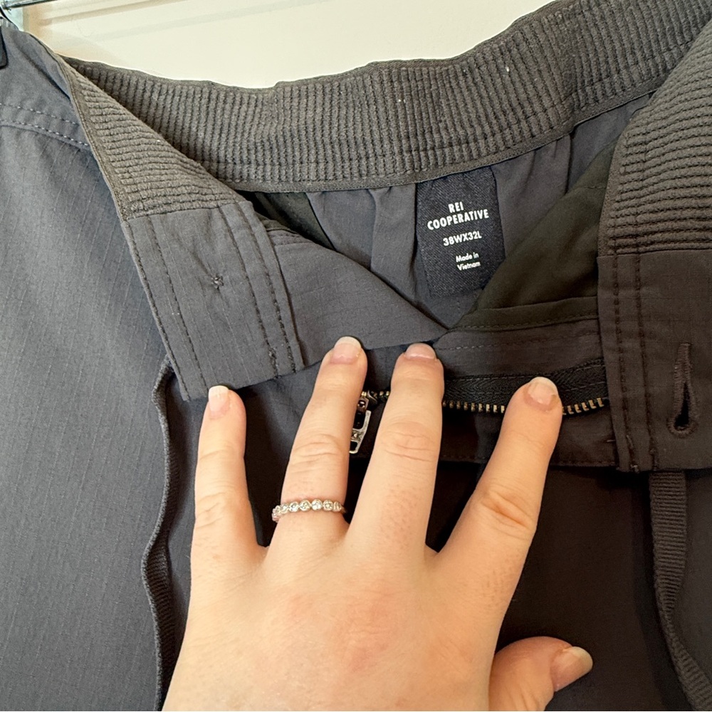 REI Co-Op Men's Beyonder Pants 38x32 Gray Drawstring Tapered Ripstop Lightweight - Picture 4 of 6